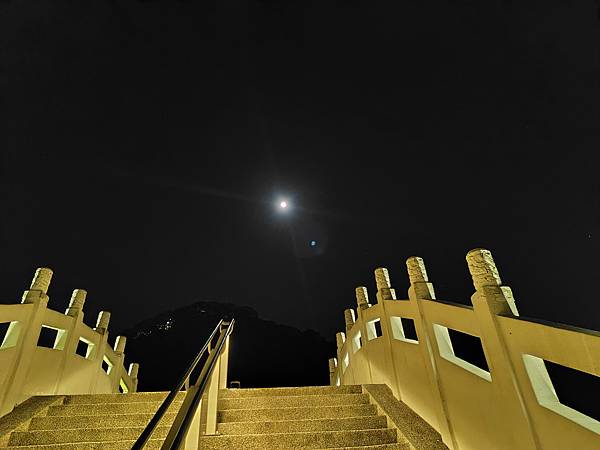 【輕手機開箱】SHARP AQUOS sense8 防水防摔 【輕手機開箱】SHARP AQUOS sense8 防水防摔