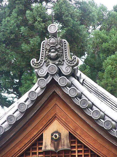 B2京都大原『三千院』境內建築物屋頂上的鬼瓦與菊花紋掛瓦