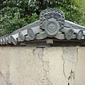 B8奈良『藥師寺』附近土牆轉角上的特殊鬼瓦