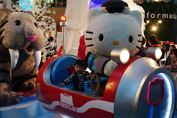 HELLO KITTY BACK TO ICE AGE