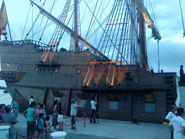 西班牙「安達魯西亞號」仿古船 