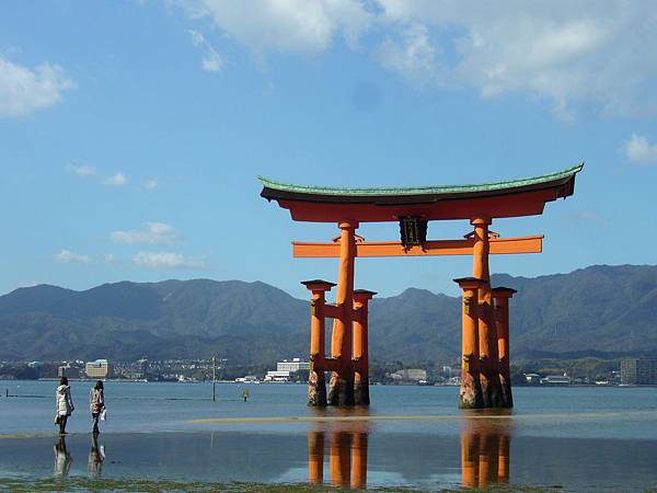 嚴島神社的鳥居