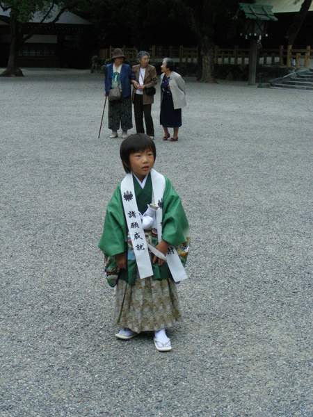 熱田神社三五七儀式的小男孩