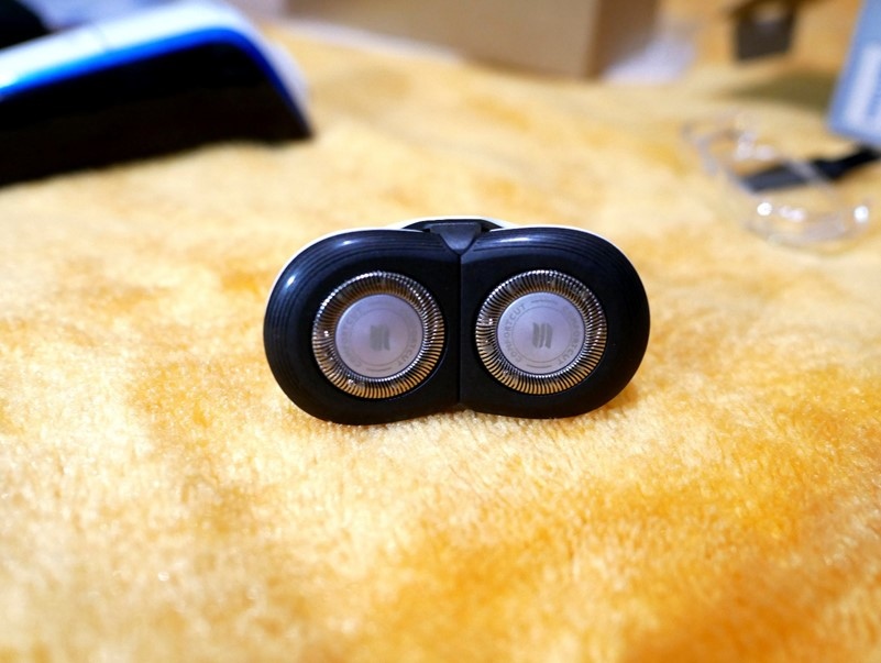 Philips U-tube S566 順翼貼麵怎麼颳都行，舒適不留痕跡！
