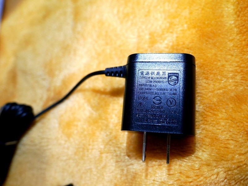 Philips U-tube S566 順翼貼麵怎麼颳都行，舒適不留痕跡！