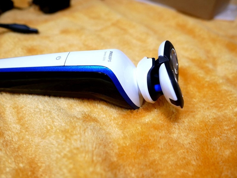Philips U-tube S566 順翼貼麵怎麼颳都行，舒適不留痕跡！