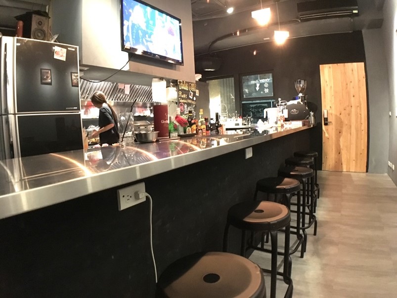 【台北捷運忠孝新生站】 Take Out 手工漢堡 貓咪餐廳