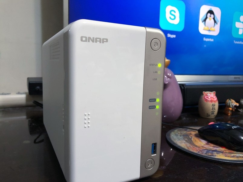 【開箱】QNAP TS-251B 萬元有找影音娛樂再升級，Intel處理器虛擬機容器相容度更高！