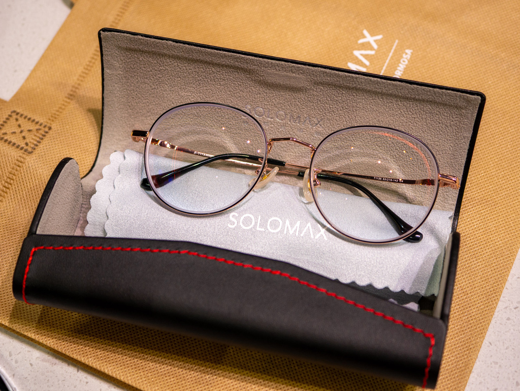 【開箱】SOLOMAX快時尚眼鏡，鏡框超多超美，挑到選擇障礙