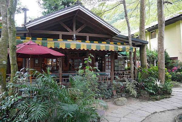 苗栗 栗田庄渡假莊園民宿 森林中的小屋 浪漫咖啡廳 寵物友善民宿 還有露營區 高雄 雲林 桃園 昕思如宏 吃喝玩樂的不正經人生 痞客邦