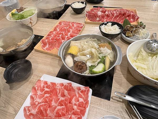 桃園楊梅--極禾職人鍋物 楊梅瑞溪店~〈菜盤換肉盤,鮮嫩美味 桃園楊梅--極禾職人鍋物 楊梅瑞溪店~〈菜盤換肉盤,鮮嫩美味