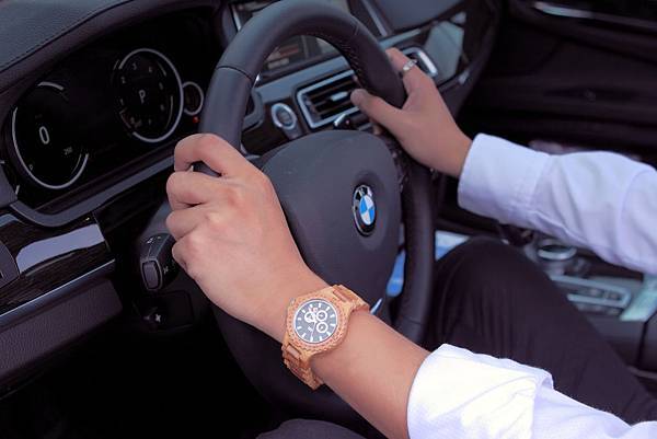 台灣設計原創品牌 UA WOOD 能量健康木錶登場！