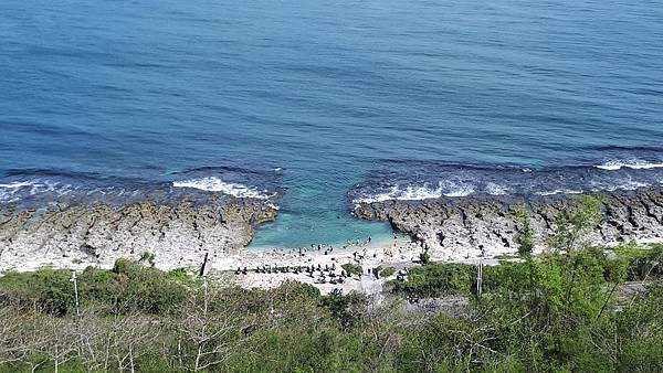 屏東,小琉球,海邊,花瓶岩,小琉球遊客中心,杉福漁港沙灘百萬涼亭,沙瑪基露營區,厚石群礁 ,海景,燈塔,旭日亭,望海亭,美人洞,龍蝦洞,環島,屏東景點