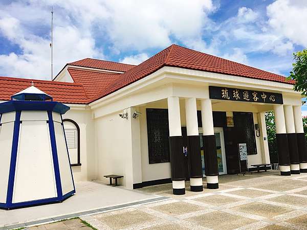 小琉球遊客中心 島上最美的地中海遊客中心 夢幻無敵海景 捐發票送明信片 免費打卡字版拍照蒐印 大海愛上藍天旅遊日記分享 痞客邦