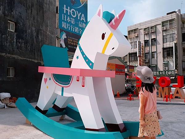 阿曼學學藝術show,獨角獸漫漫,LOVE彩繪牆,紀州庵,客家文化主題公園,跨堤平台,古亭河濱公園,台北,古亭,一日遊,文青,阿曼學學,打卡,拍照,愛的經緯度,IG,迷宮,泡泡屋,秘境,半日遊,情侶,浪漫,客家文化園區,花海