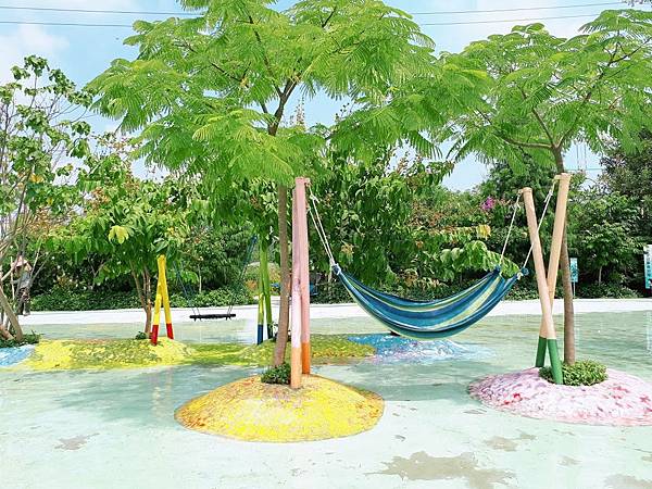 中壢|台灣地景花園重新開放免費參觀,好玩好拍桃園最新打卡景點! 台灣地景花園,拍照景點,戲水池,藝術造景,免費開放,迷宮花園,吊床鞦韆,桃園,中壢,親子,拍照,打卡,IG,花田盛事,花牆,花季