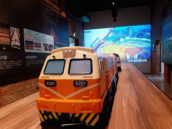 桃園軌道願景館,親子旅遊,77藝文町,桃園火車站,實體潛盾機,軌道玩城市,車長體驗室,桃園,親子,新開幕,火車,車站,捷運,小火車