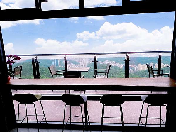 內湖最美的咖啡屋 碧山巖藝文休閒中心 喝咖啡賞景視野極佳遠眺101景觀座位 白石湖吊橋雙心池步道 大海愛上藍天旅遊日記分享