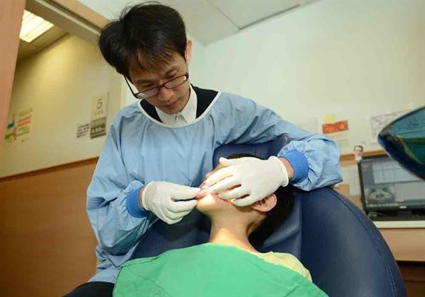 兒童咬合不正做牙齒矯正 戒掉吸吮大拇指不良習慣((新聞分享)) 兒童咬合不正做牙齒矯正 戒掉吸吮大拇指不良習慣((新聞分享))