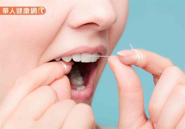 常剔牙恐讓牙縫變大?牙線、牙線棒、牙籤用錯大NG2 常剔牙恐讓牙縫變大?牙線、牙線棒、牙籤用錯大NG2