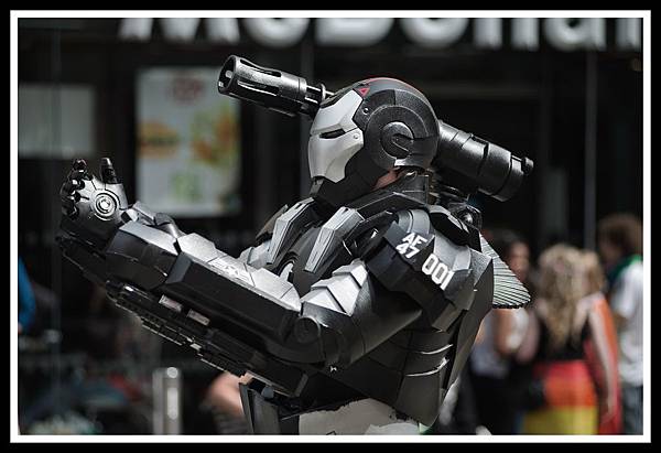 gay_festival_metal_lesbian_march_robot_nikon_war-400105.jpg!d.jpg gay_festival_metal_lesbian_march_robot_nikon_war-400105.jpg!d.jpg