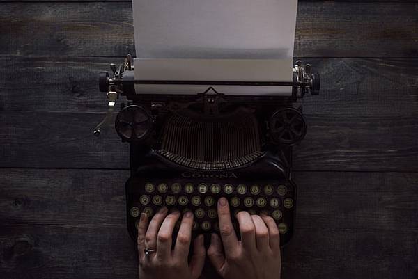 typewriter.jpg typewriter.jpg