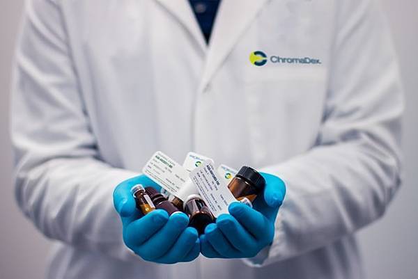 doctor-holding-drugs.jpg doctor-holding-drugs.jpg