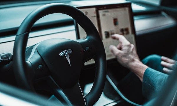 tesla-self-driving.jpg tesla-self-driving.jpg
