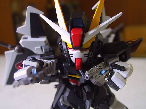 BB  Strike Noir Gundam