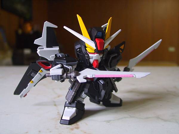 BB  Strike Noir Gundam