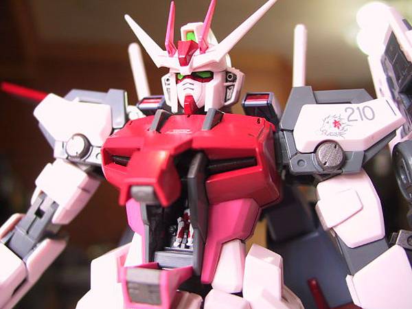 MG  Strike Rouge