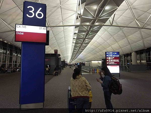 香港赤鱲角機場 GATE 36 往杜拜