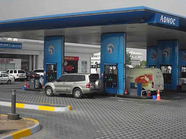 國營加油站ADNOC