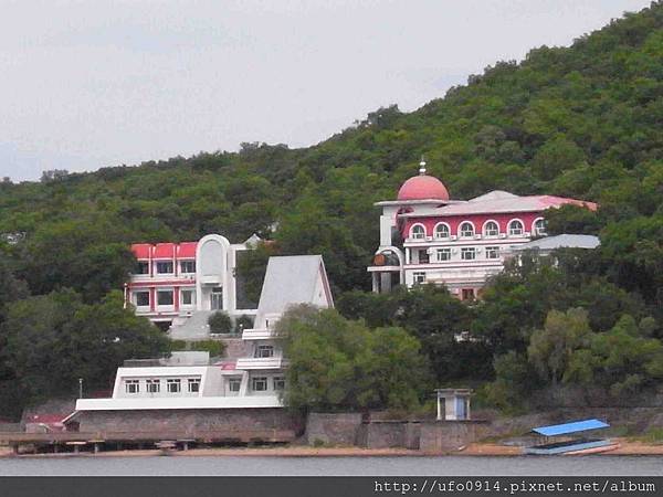 鏡泊湖畔建築