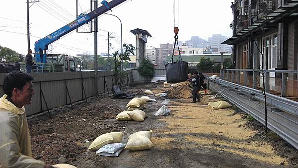 1020113蘆竹光明路庭園工程-4花土進場