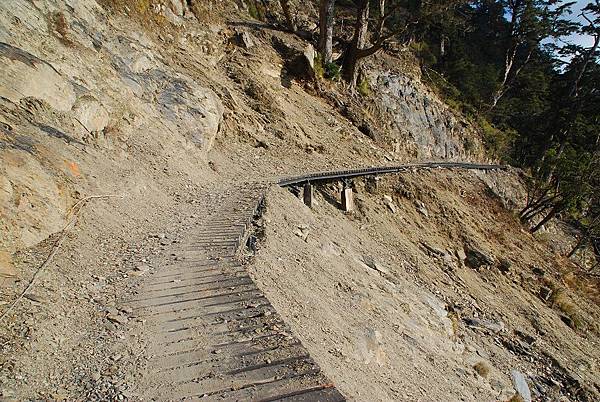 20140118─20140119奇萊南峰、南華山順遊尾上山 0102.jpg
