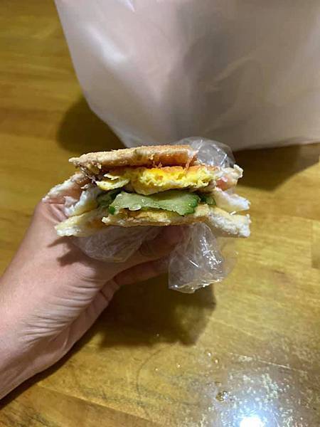 [食記] 鳳山無招牌早餐 只賣蛋餅與吐司蛋的古早味