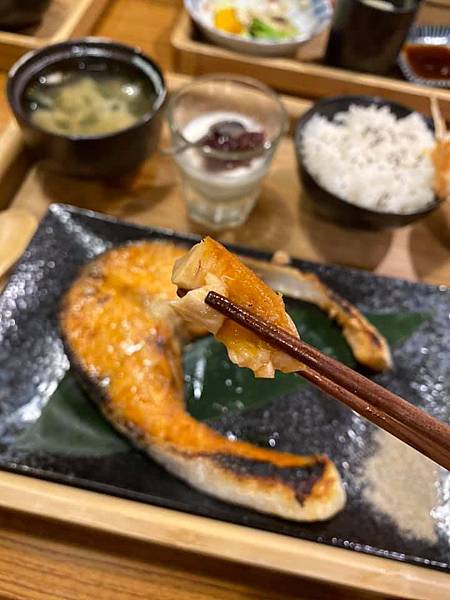 [食記] 鳳山文衡路 用料澎派的日式料理 季旬和食