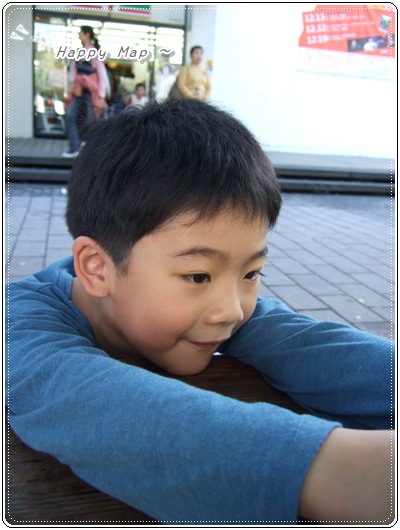 仔...這時還挺冷靜的..