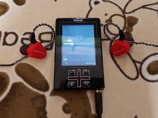 手機、筆電聽音樂的平價好選擇 TRN V20耳機