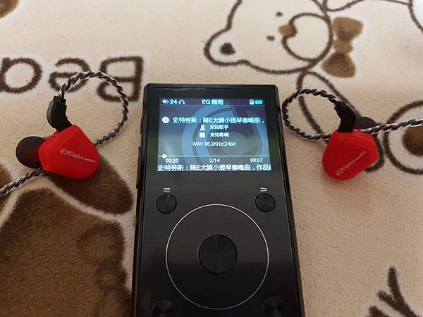 手機、筆電聽音樂的平價好選擇 TRN V20耳機