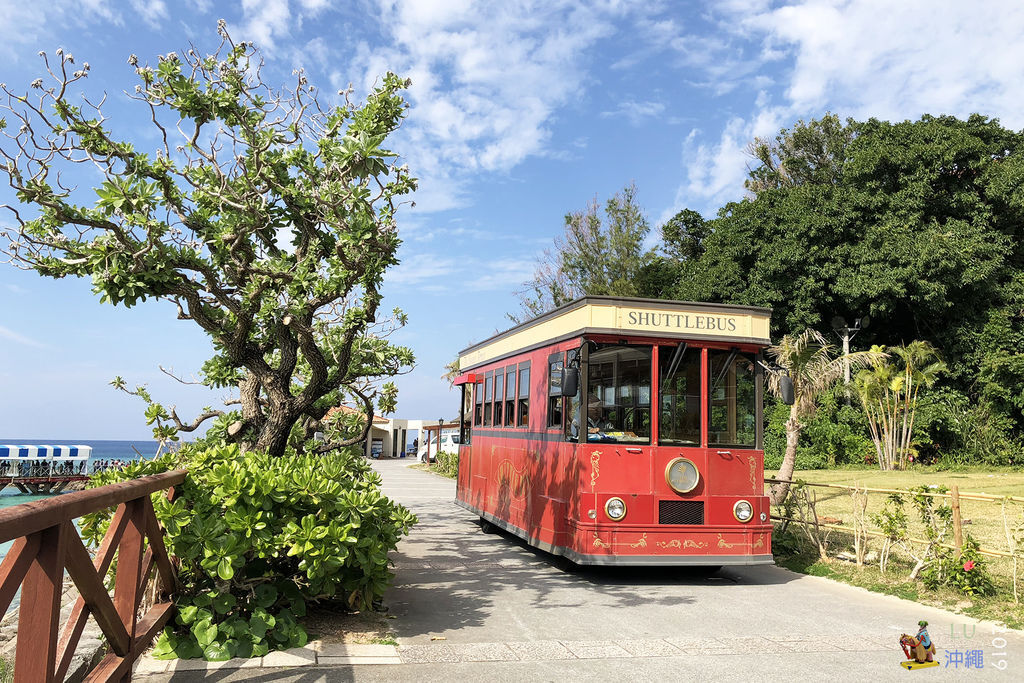 海中展望塔+琉球的牛-01