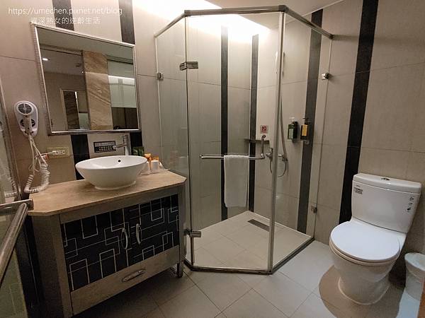 【高雄市區住宿】京賞國際飯店:三民區平價商旅,免費宵夜、卡拉