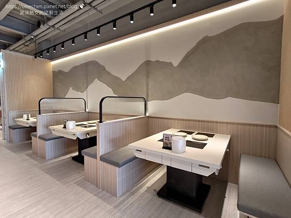 【新竹竹北】鐵了心火鍋-竹北成功店:清水模文青打卡牆,雙人瀑 【新竹竹北】鐵了心火鍋-竹北成功店:清水模文青打卡牆,雙人瀑