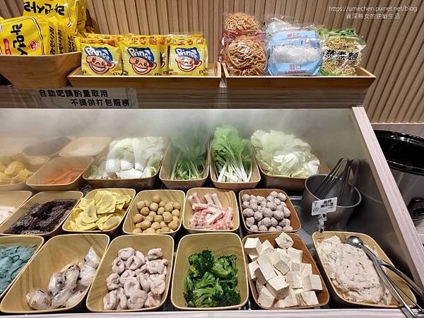 【新竹竹北】鐵了心火鍋-竹北成功店:清水模文青打卡牆,雙人瀑 【新竹竹北】鐵了心火鍋-竹北成功店:清水模文青打卡牆,雙人瀑