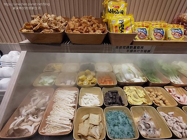 【新竹竹北】鐵了心火鍋-竹北成功店:清水模文青打卡牆,雙人瀑 【新竹竹北】鐵了心火鍋-竹北成功店:清水模文青打卡牆,雙人瀑