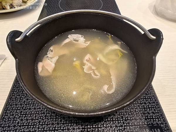 【新竹竹北】鐵了心火鍋-竹北成功店:清水模文青打卡牆,雙人瀑 【新竹竹北】鐵了心火鍋-竹北成功店:清水模文青打卡牆,雙人瀑