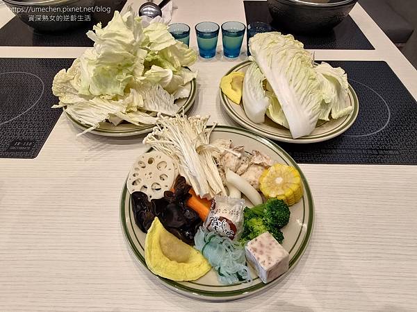 【新竹竹北】鐵了心火鍋-竹北成功店:清水模文青打卡牆,雙人瀑 【新竹竹北】鐵了心火鍋-竹北成功店:清水模文青打卡牆,雙人瀑