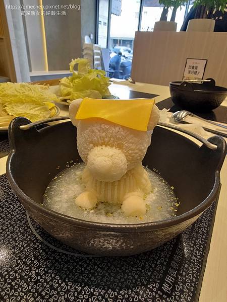 【新竹竹北】鐵了心火鍋-竹北成功店:清水模文青打卡牆,雙人瀑 【新竹竹北】鐵了心火鍋-竹北成功店:清水模文青打卡牆,雙人瀑