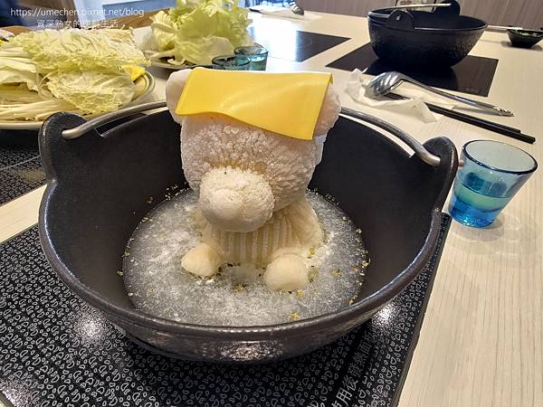 【新竹竹北】鐵了心火鍋-竹北成功店:清水模文青打卡牆,雙人瀑 【新竹竹北】鐵了心火鍋-竹北成功店:清水模文青打卡牆,雙人瀑